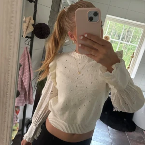 Stickad tröja - Fin stickad tröja från & Other stories!🎀Använd en gång, passar S och Xs. Kom med prisförslag!