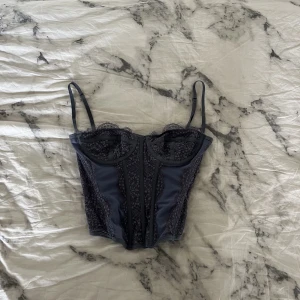 Korsett - Jättefin korsett från Urban Outfitters<3