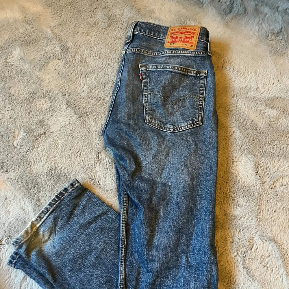 Ett par schyssta Levis jeans i modellen 514  Storlek 30/30  Bra skick 👍. Jeans & Byxor.