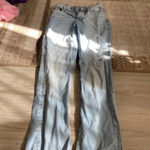 Jeans  - Jeans med hål 