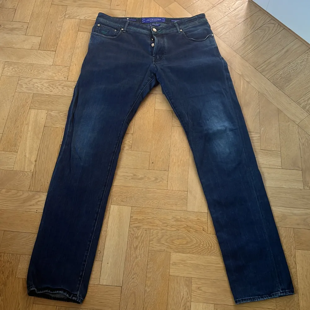 Jacob Cohën jeans i rätt så bra skick saknar lappen där bak. Strl 36 ungefär W33 L32. . Jeans & Byxor.