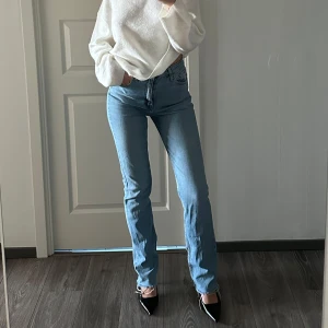 Zara jeans - Jeans från zara i jättebra skick, använt max 5 gånger💕