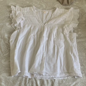 Blus  - Jätte fin blus från Gina 