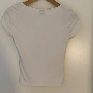 Tröja - En jätte fin uringad tröja använd typ 2 gånger i jätte bra skick och ser helt ny ut💕