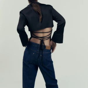 Blus i satin  - Blus i satin från zara, helt oanvänd. 