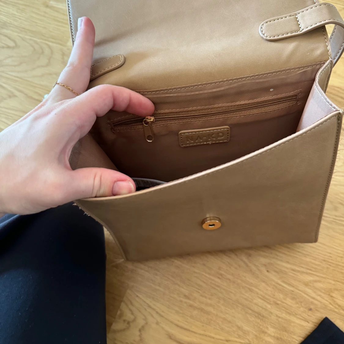 Beige axelväska från A.P.C. - 90