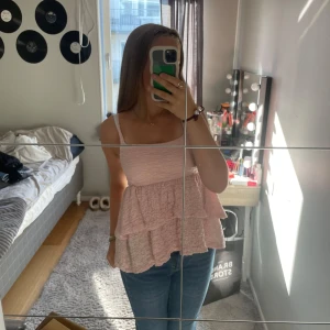 Tröja från Gina - Jätte fint rosa linne från Gina tricot. Använt en till två ggr🥰köpte för 300 säljer för 230❤️