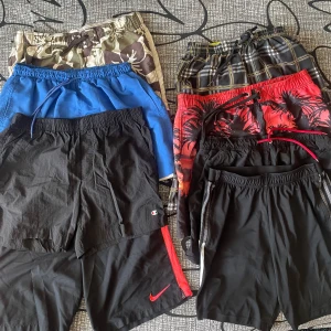 Paket med shorts  - 8 par shorts som kan användas till exempel till bad eller sport i olika märken. Samtliga stl L och XL. Fint skick 