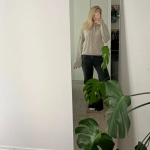 Stickad hoodie - Jättefin beige stickad hoodie, superskön!