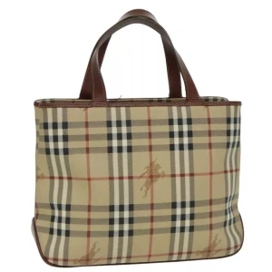 Burberry Nova Check väska - Ursprung: Italien   Material: PVC-läder Färg: beige Tillbehör: inga   Det finns några tecken på användning, men överlag bra skick. Kolla gärna bilderna! B 35cm x B 23cm x D 11cm