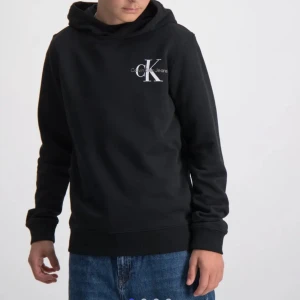 Calvin Klein  - Calvin Klein hoddie från kids brandstore, aldrig använd med prislapp på och inte ens öppnat från påsen man får den i dörav priset 