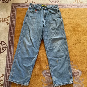 Fett baggie butter jeans - Fett baggie skate jeans av märket butter riktigt sköna sitter med perfekt passform 