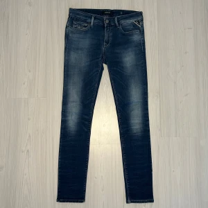 Replay Anbass Jeans - Tja säljer nu ett par Replay jeans i modellen Anbass för endast 459kr! Strl W29. Pris är ej hugget i sten, hör av er vid funderingar 🙌