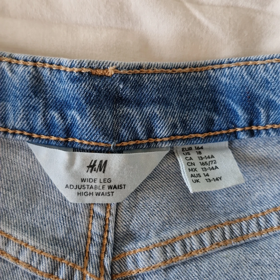Blå jeans med normalhög midja från H&M - 91