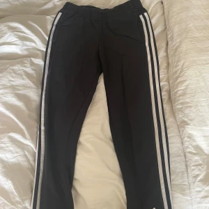 Adidas mjukus - Mjukare variant av adidasmjukis, väldigt fint skick och väldigt sköna☺️