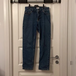 Grunt Jeans - Dem här baggy style jeansen är från kidsbrandstore och är i storlek 152cm. Dem är använd men i bra skick.