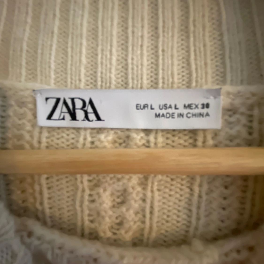 Beige stickad klänning från Zara - 91