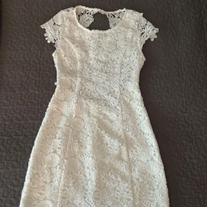 Vit klänning  - såå fin vit klänning i super skick 💕