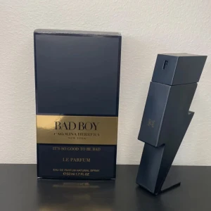 Carolina herrera bad boy  - Carolina herrera bad boy le parfum 50 av 50 ml kvar box ingår köpt på lycko skriv om ni är intresserad 