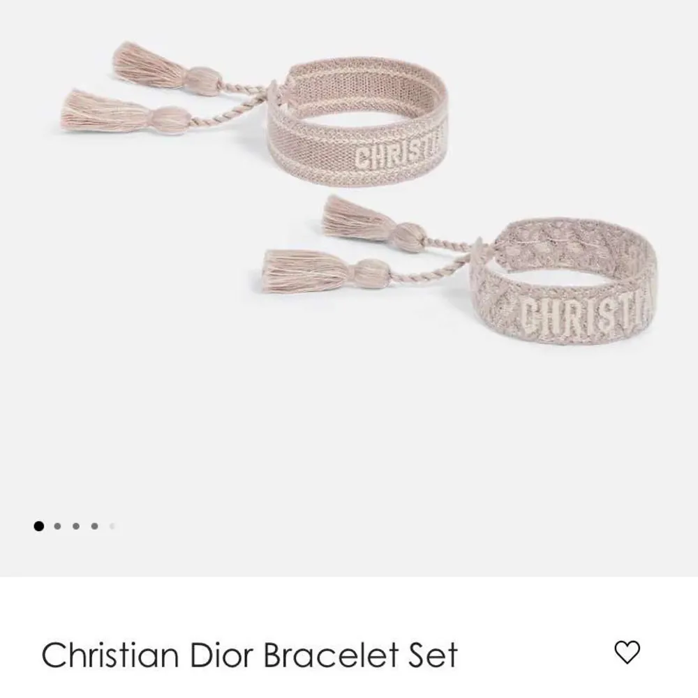 Supersnygga och elegant dior liknande armband !! Är i superbra skick då den endast är prövad❣️ nypris på den riktiga är ca 4000kr. Asusteet.