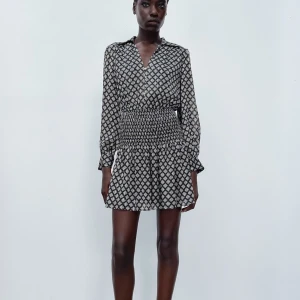 Klänning zara - Superfin klänning från zara. Endast använd en gång så bra skick! 