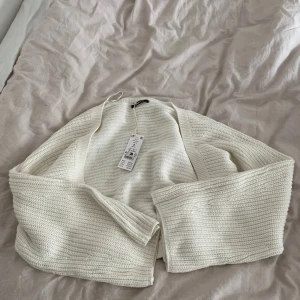 Oanvänd bomero - Storlek s, vid stickad bolero helt oanvänd ✨