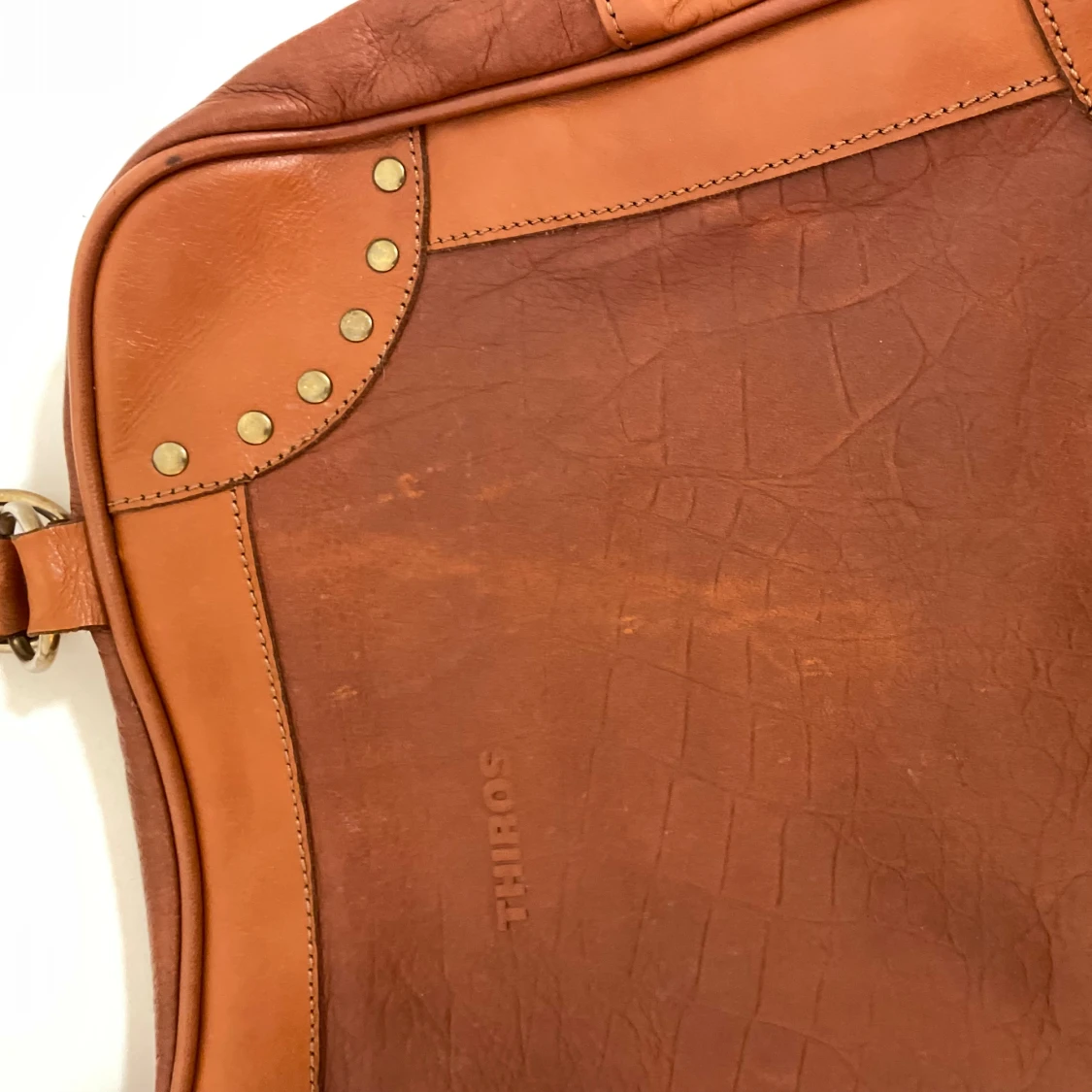 Handväska med detaljer  - 90