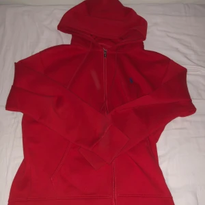 Polo Ralph fluoren zip - Säljer den då den är för stor för mig och kan ej skickas tillbaka! Pris kan diskuteras!
