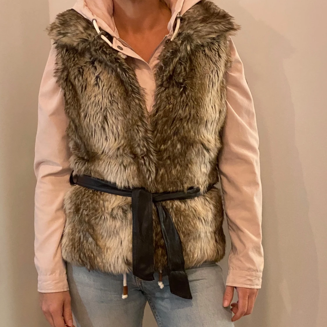 Brun pälsväst från Livelo - 90