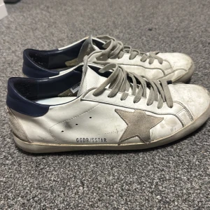 Golden goose skor  - Säljer nu mina golden goose skor då jag har vuxit ur dom storlek 44 passar som 43-44 i airforces, använda sen slutet av sommarn skick 7/10 | pris ej hugget i sten 
