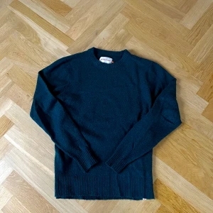 Stickad tröja - Säljer en varm skön stickad tröja perfekt till vinter! Ny skick och storlek S! Kom gärna med frågor, obs: pris kan diskuteras🤗