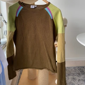 Stickad tröja  - Stickad tröja från Connect. Stolen 42 men jag har storlek s och den sitter lagom på mig💃🏼