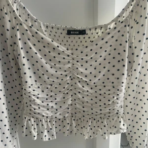 Prickig blus  - Jätte fin blus som aldrig kommit till användning💞