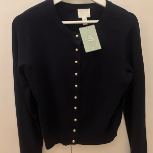 Trendig button upp  - Jätte fin marin blå kofta, aldrig använt med tag på fortfarande 🩷