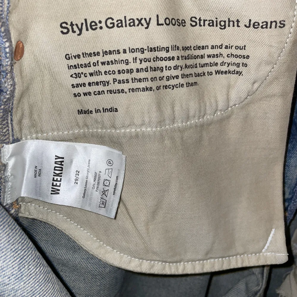 Baggy Weekday jeans. Lite slitna på vissa ställen men fortfarande bra skick. Storlek W29/L32. Jeans & Byxor.