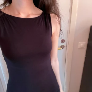 Svart linne - Svart baslinne i jätteskönt material som passar till allt