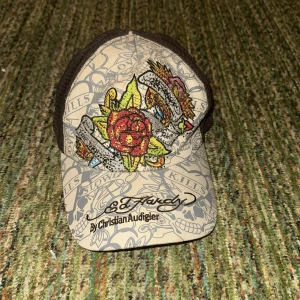 es hardy keps - en cool ed hardy keps :) 