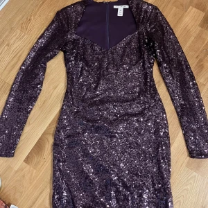 Glitter klänning  - En perfekt klänningen till nyår använd tre gånger.  