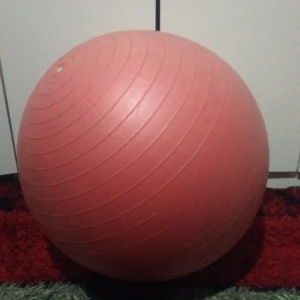YOGA BOLL - Säljer en Yoga Boll. Den funkar perfekt. 