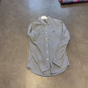 Ralph Louren skjorta  - Aldrig använd så i väldigt bra skick!