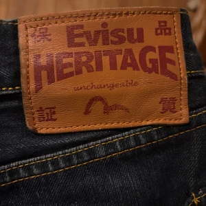 Evisu jeans, (mörkblåa) - Riktiga dunder jeans från Evisu, säljer för dom ej passade