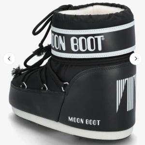 skor Moon boot - Jätte fina och vara vinterskor i bra kvalitet, storlek 36-38. Använda 3 gg. Kom privat för mer bilder, bild tagen.
