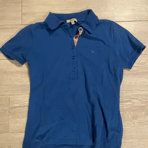 burberry - storlek L-M (tjej), skick 7/10