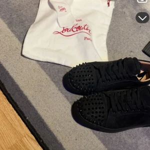 Loubs - Ett par loubs i fint skick, dom är i storlek 41-42 allt og finns. Är öppen för byten