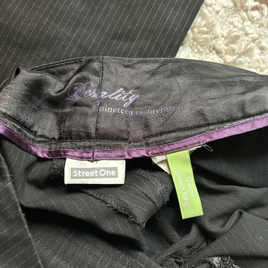 Lågmidjade kostymbyxor - 92