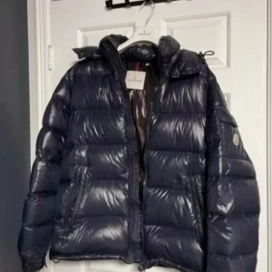 Moncler Maya Herr - Moncler Maya Herr mycket fint skick inga skador äkta så klart 