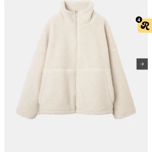 Teddy jacka - Säljer denna snygga Teddy jacka från Carin Wester köpt på Åhléns. Är i nyskick. Nypris:800kr