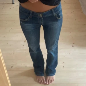 Jeans - SUPER snygga lågmidjade jeans💕💕