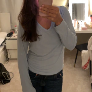 Blå långärmad  - Jättesöt långärmad tröja som är från lager 157 och är supermjukt material, är storlek M men passar storlek S galant!🩵