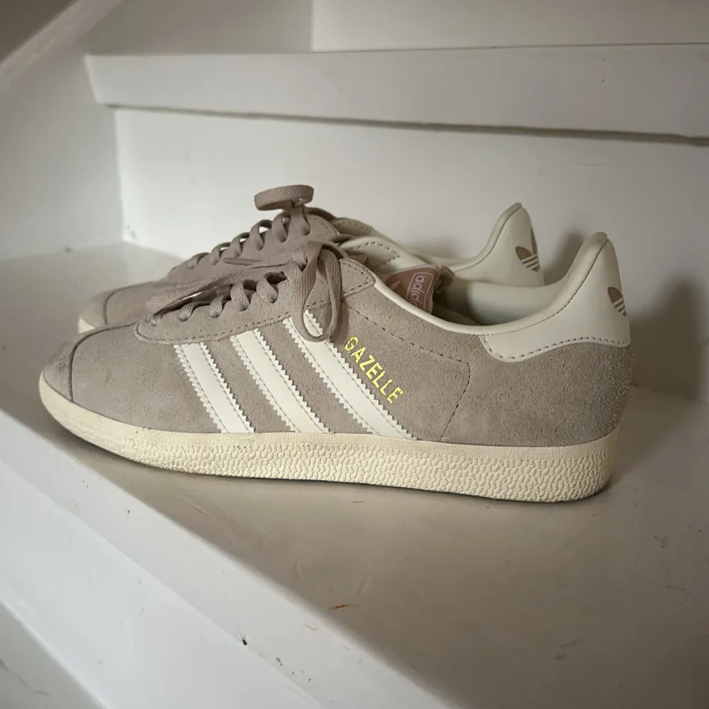 Adidas Gazelle, använda vid ett tillfälle! I st 36 2/3. 1199 kr ord.. Skor.